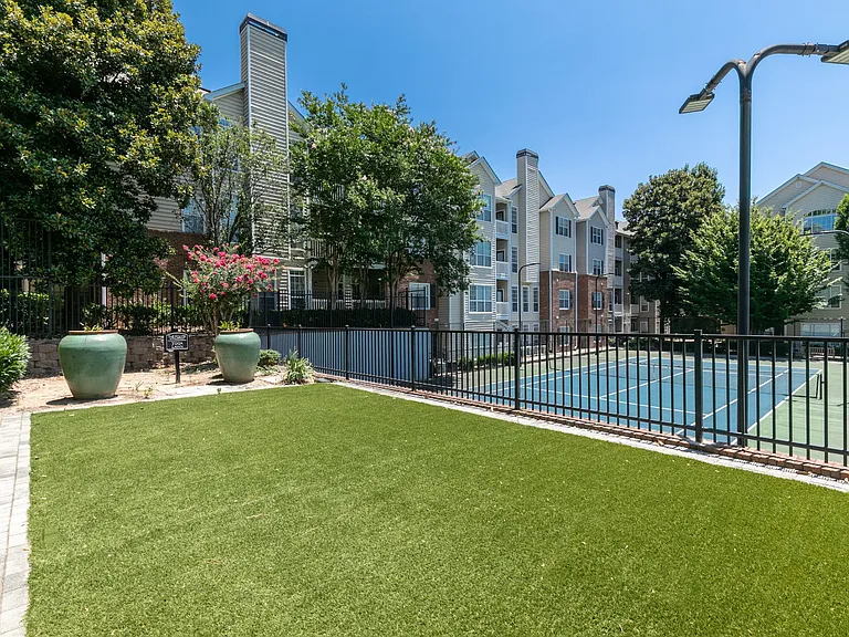 Manicured Landscaping at Willowest in Collier Hills in Atlanta, GA 30318