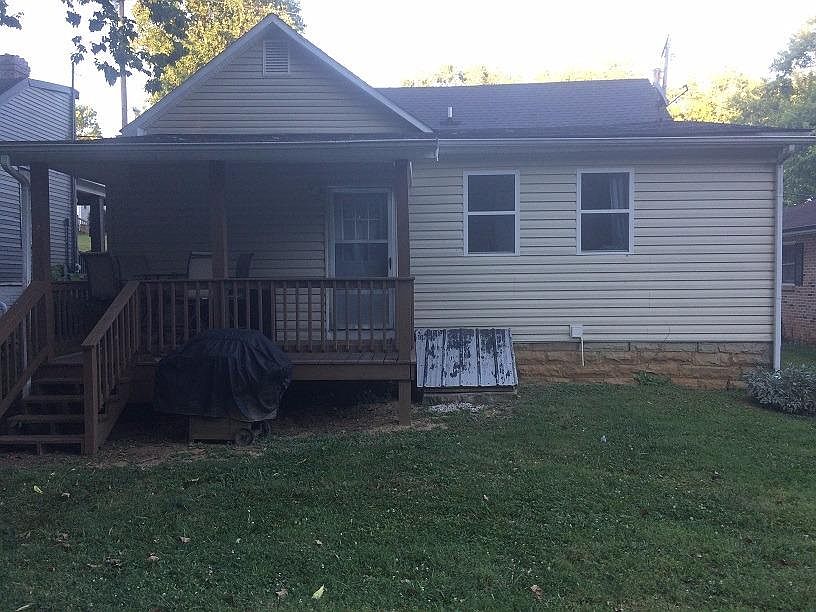 2nd image of 126 N Sycamore St