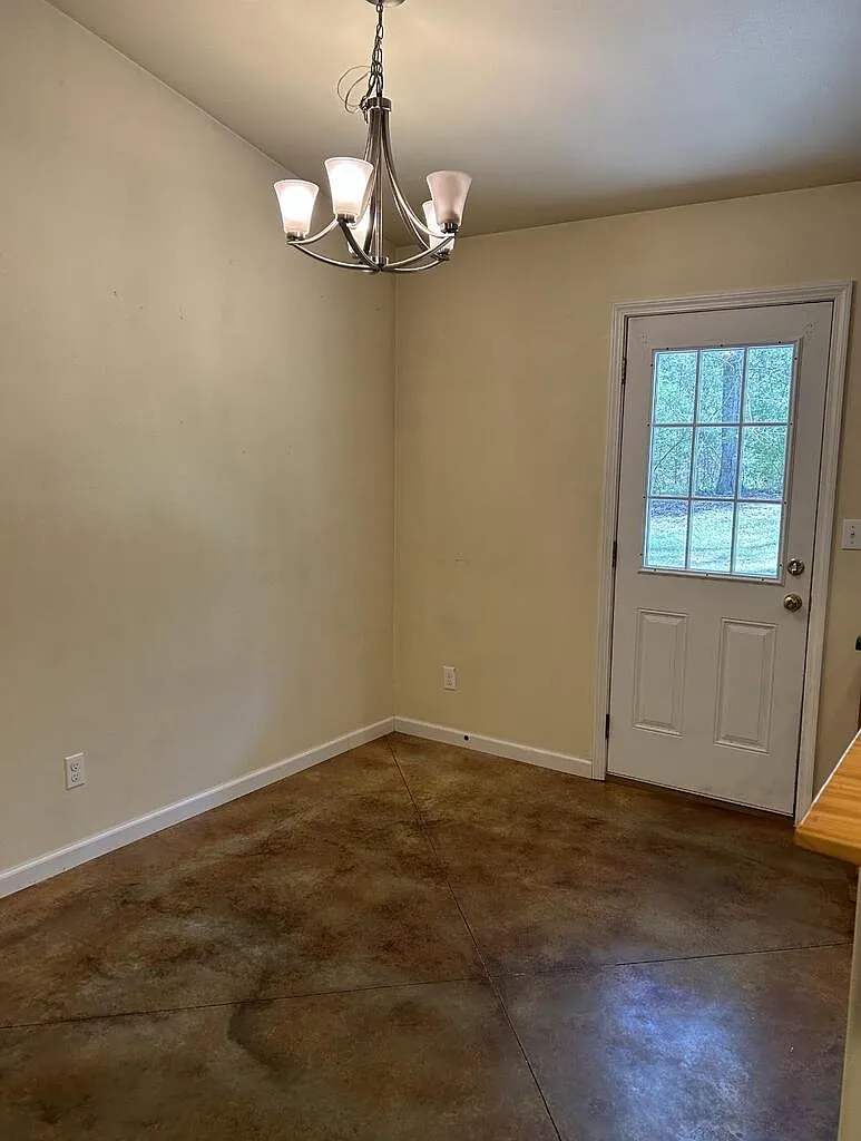 3 bed, 2.0 bath, $1,100 — Photo 3