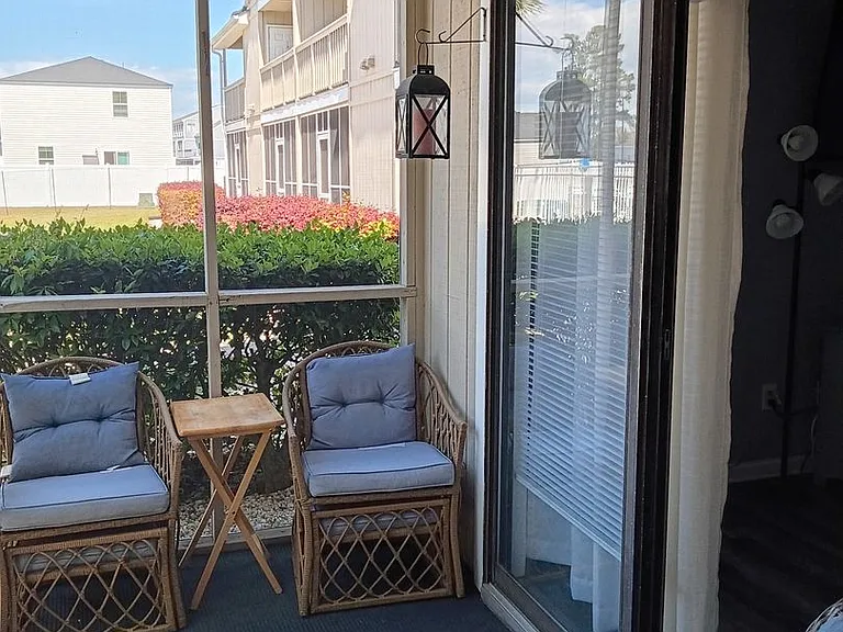 1870 Auburn Ln #20-A — Photo 17