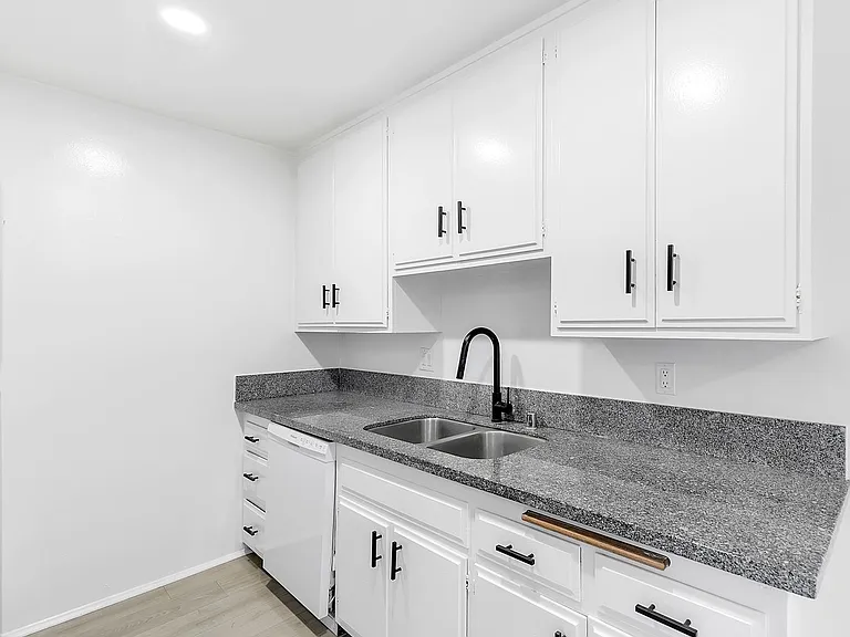 10930 Palms Blvd — Photo 6