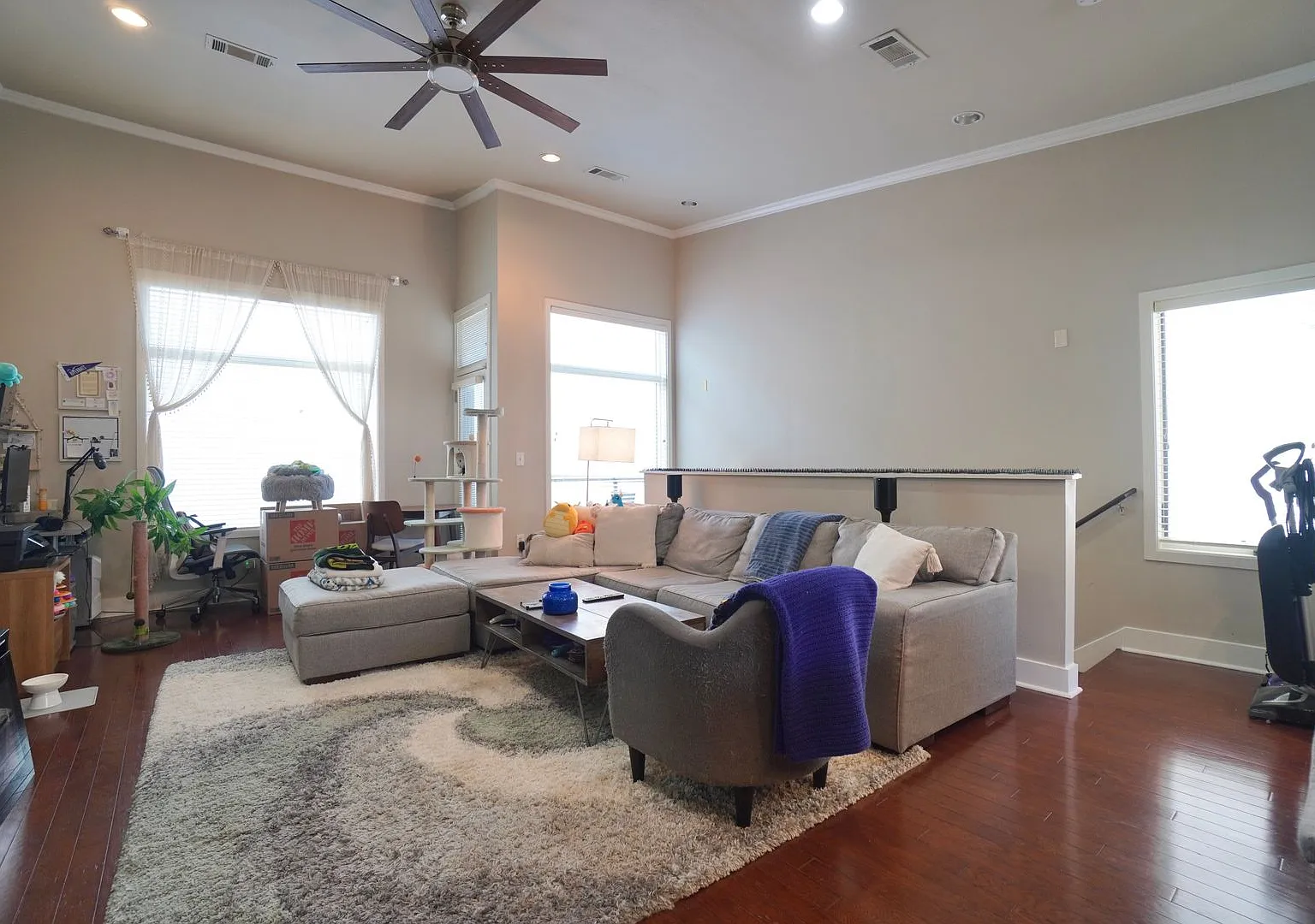 Beautiful 2BR, 2.5BA Townhome Minutes from Downtown Austin! — Photo 1