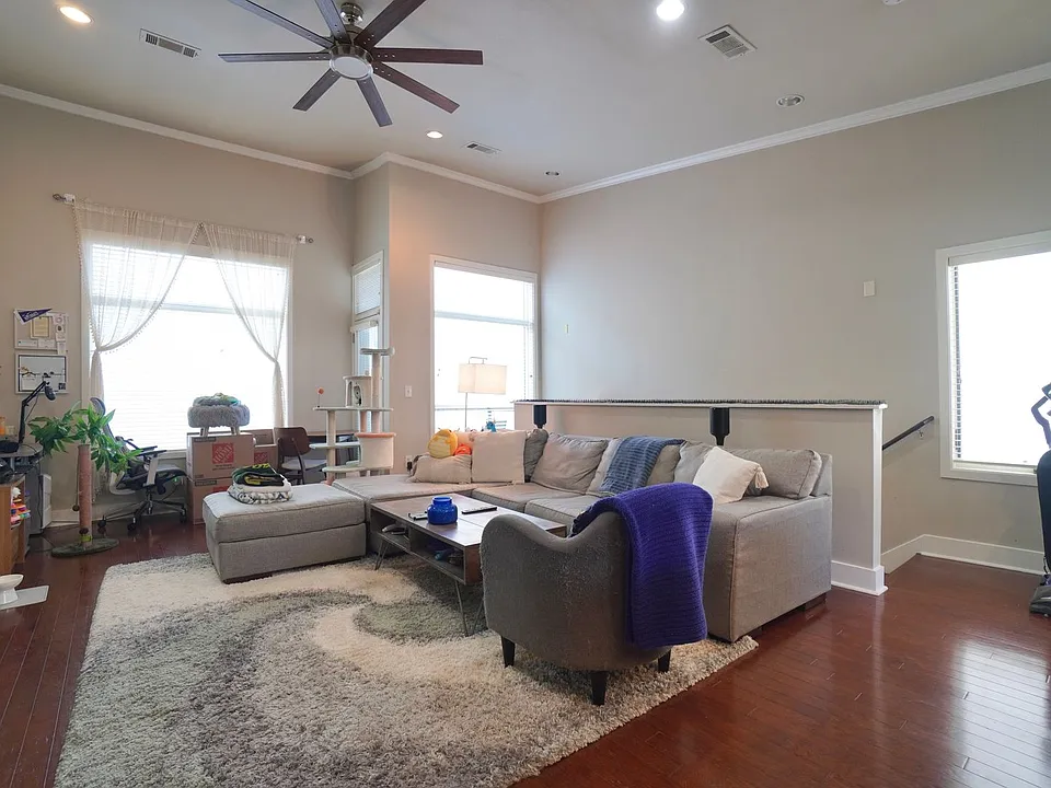1702 S Lamar Blvd #24