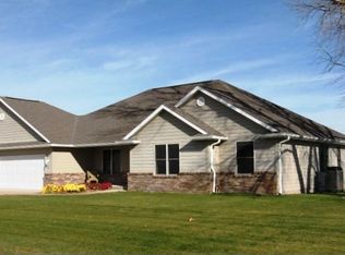 19 Pioneer Lk, North Bend, NE 68649