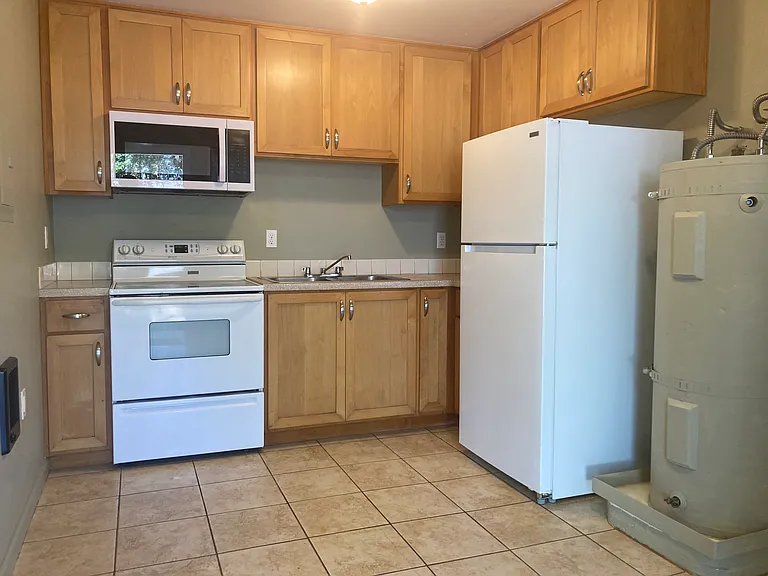 1095 W 7th Ave #6 — Photo 4