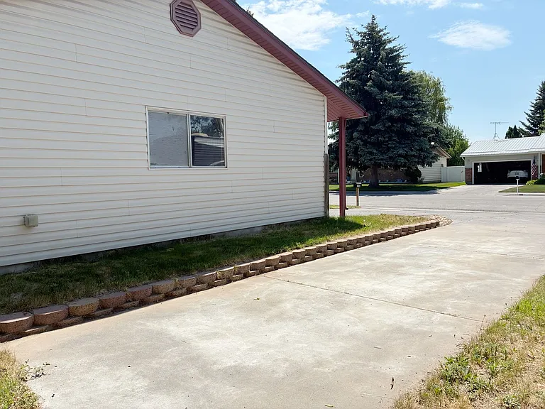 2180 Westcliff Dr — Photo 37