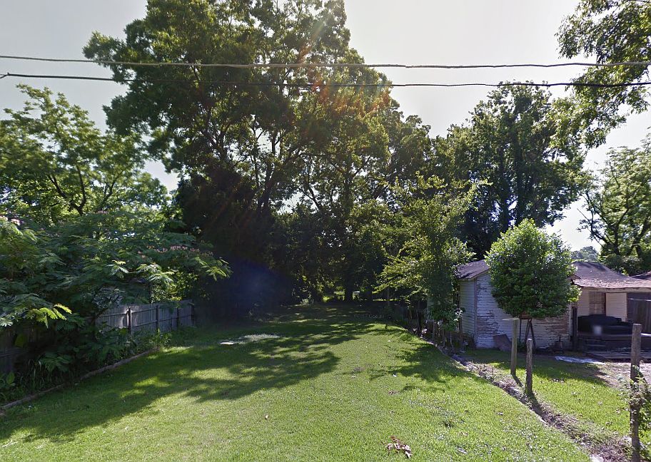 Nice sized lot, buildable!