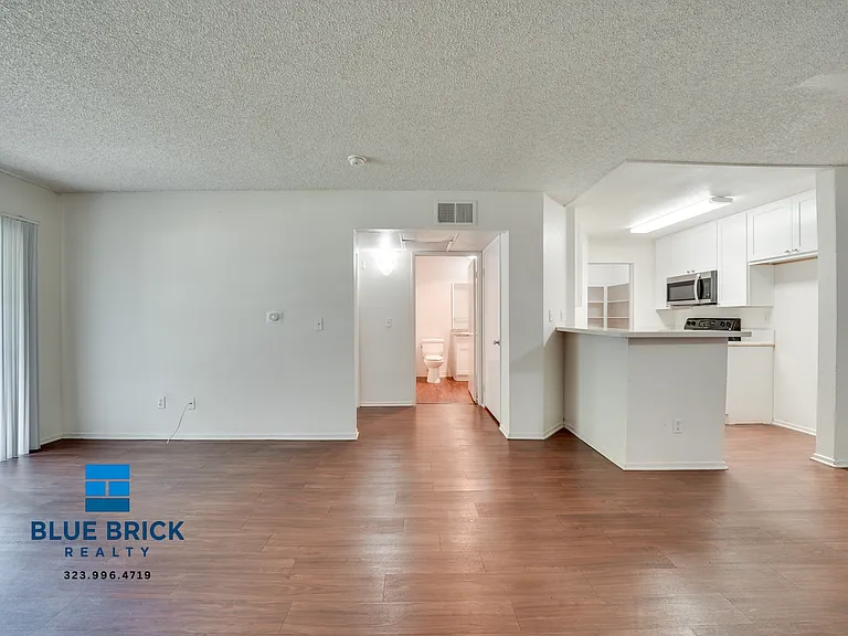2850 Riverside Dr #3-207 — Photo 5