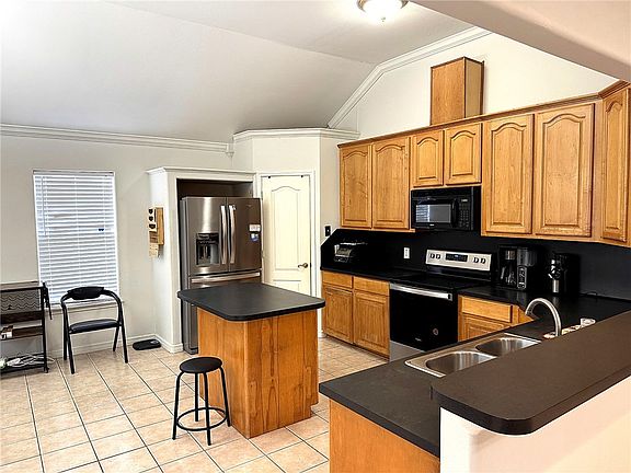 3rd image of 2534 Bevecrest Dr