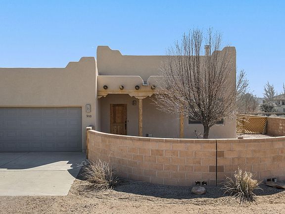 4th image of 900 Acapulco Ct NE