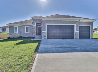 214 SW Eagles Ridge Dr, Blue Springs, MO 64014