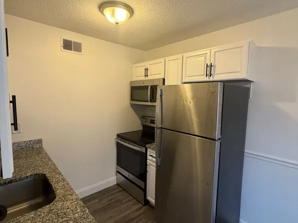 4238 Kugler Mill Rd, Cincinnati, OH 45236