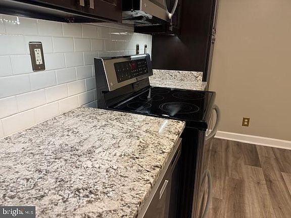 5th image of 309 Yoakum Pkwy APT 314