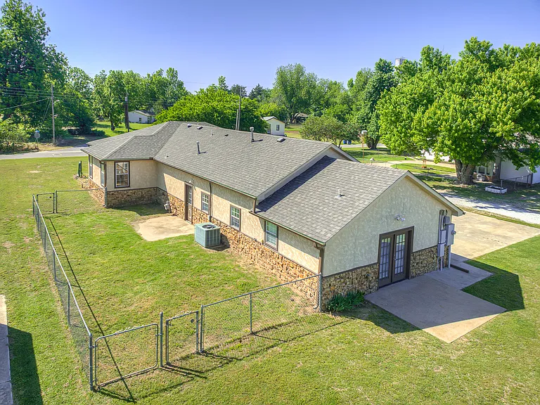 20961 Holden St — Photo 30