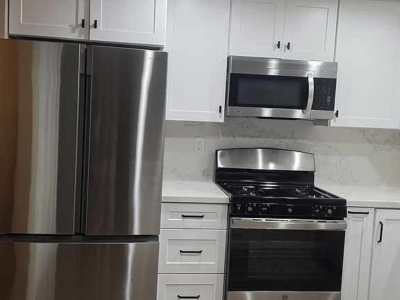 3rd image of 2863 Bragg St