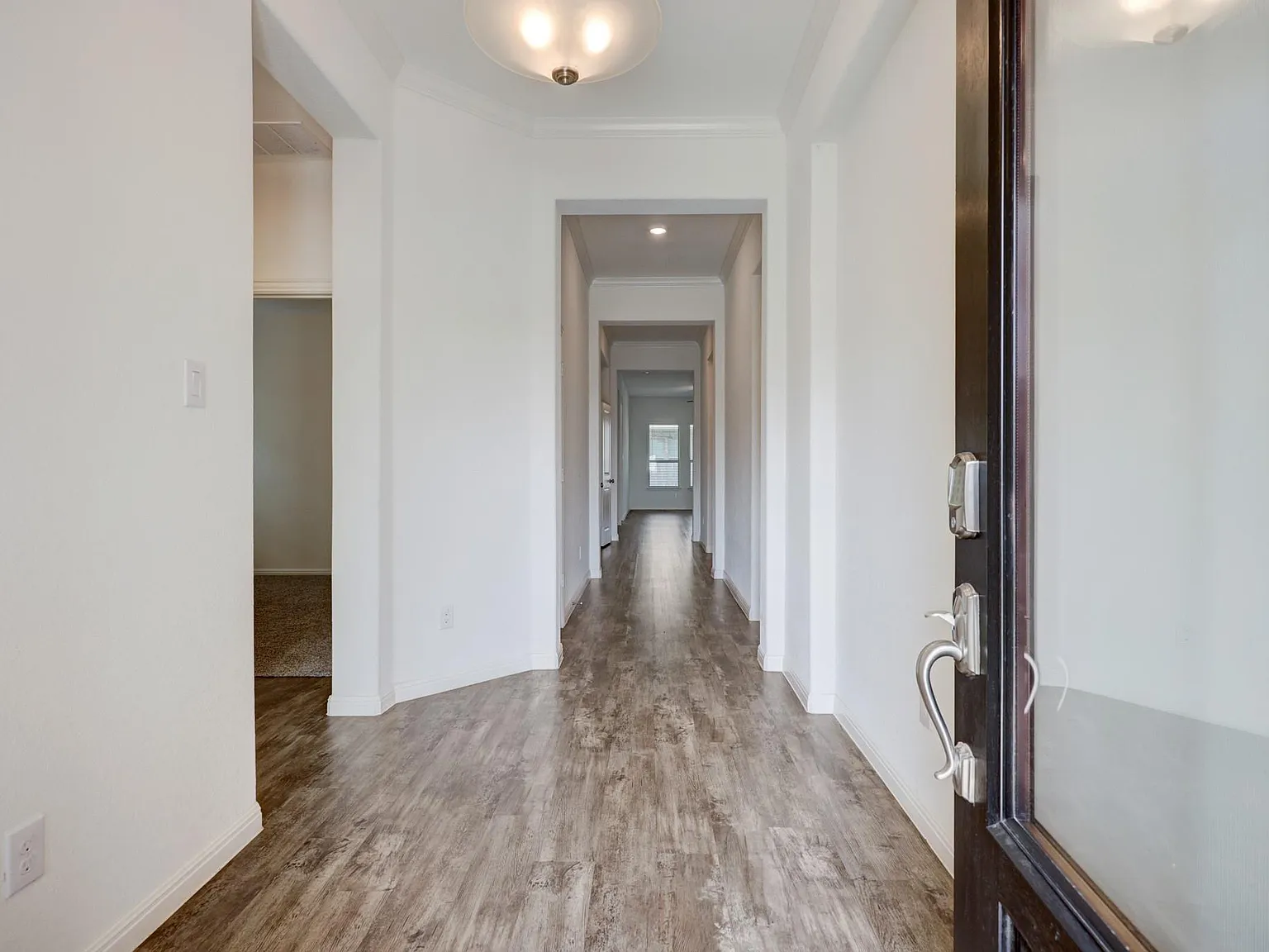 4 bed, 3.0 bath, 2372 sqft, $2,600 — Photo 2
