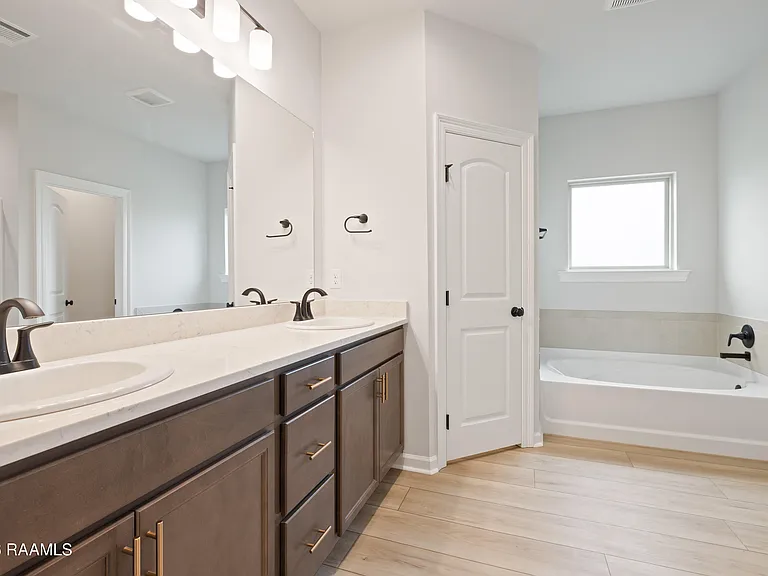 101 Bexley Ct — Photo 14