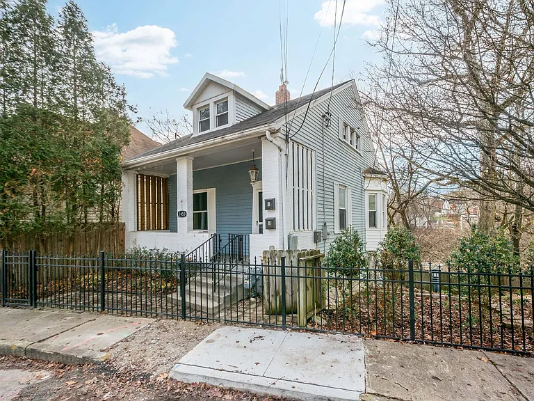 1653 Suburban Avenue — Photo 15