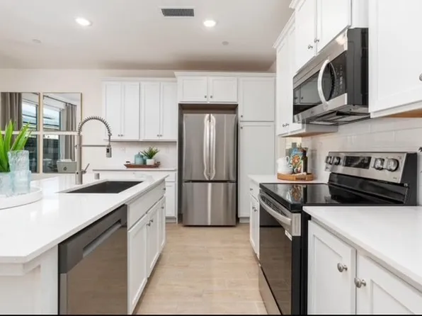 (undisclosed Address), Fresno, CA 93727