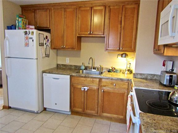 5th image of 14 Highwood Ave