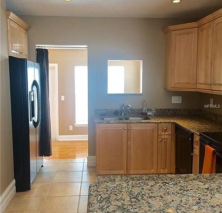 3rd image of 1213 E Chelsea St