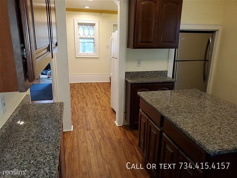 118 N State St — Photo 8