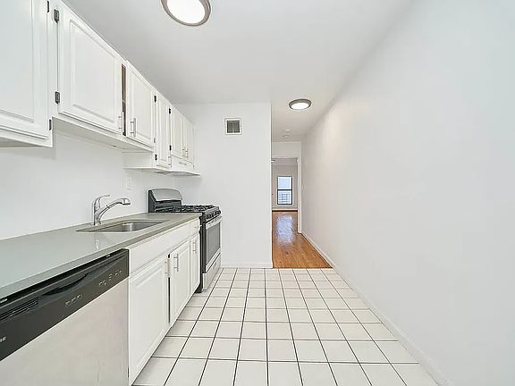 3rd image of 494 9th Ave #4