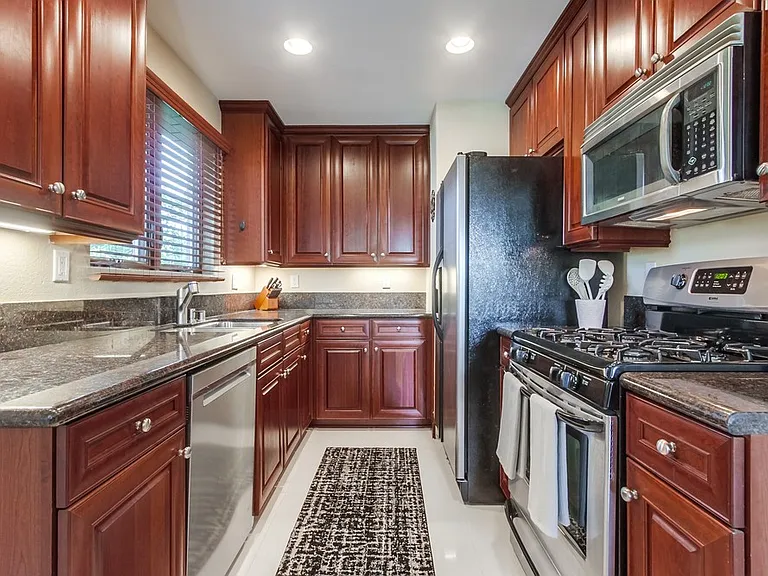 525 Marine St #1 — Photo 24