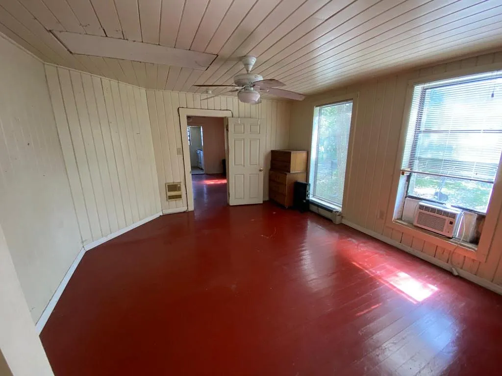 20805 Chestnut Street — Photo 2