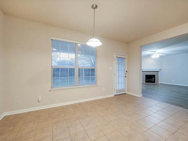 185 Hometown Pkwy — Photo 30