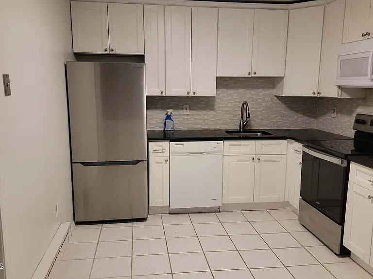 115 Amberly Dr #H — Photo 1