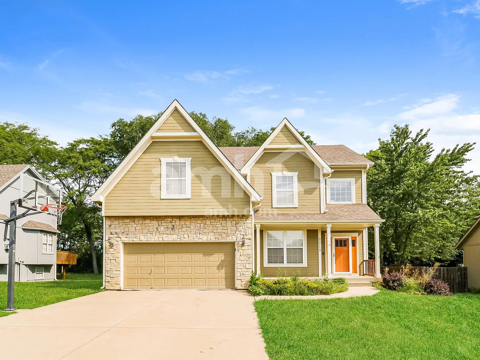 4 bed, 2.5 bath, 2650 sqft, $2,835 — Photo 1