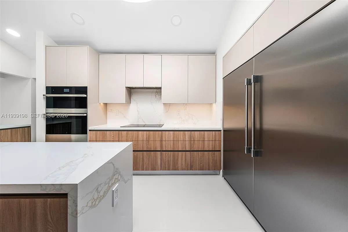 Building Photo - 7540 Los Pinos Blvd