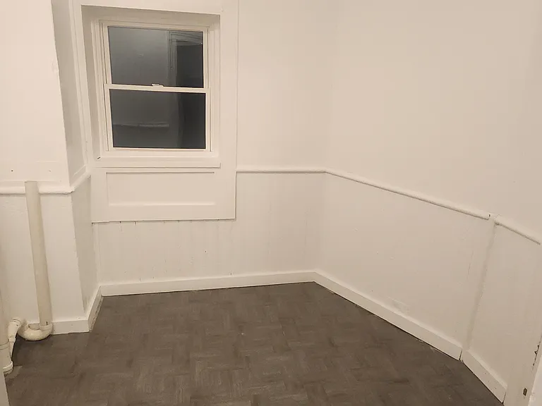28 Douw St #2 — Photo 3