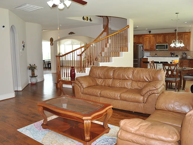 1312 Valley Vista Dr — Photo 4