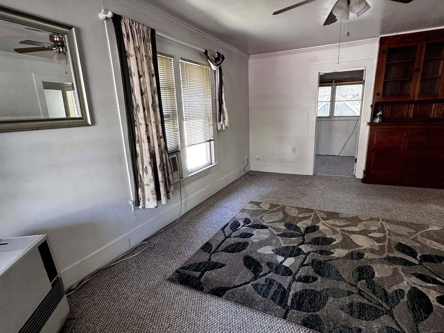 2 Bedroom - 1 Bathroom upstairs unit — Photo 4