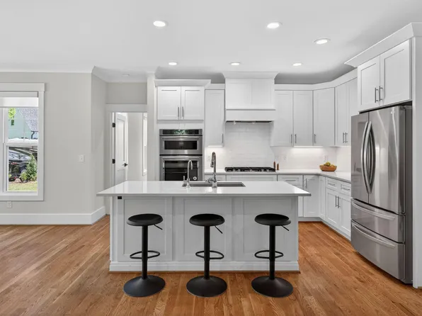 5221 Stream Bank Ct, Raleigh, NC 27603