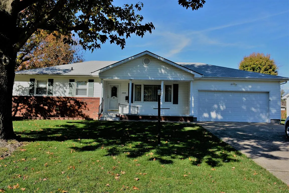 2906 Lime Ave photo 1