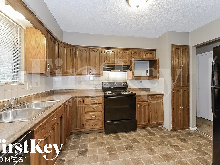 2318 NW Chatham Pl — Photo 7