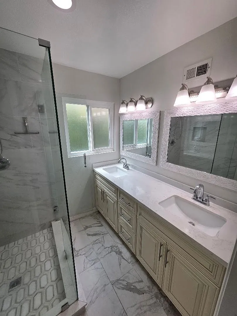 Spacious 4bd/2ba With Garage, Laundry And Front And Back Yard That Is Pet Friendly!! — Photo 4