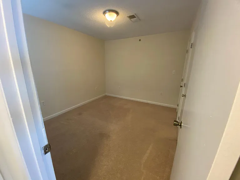 Lake Park Co-living Rooms — Photo 8