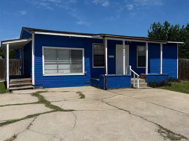 1722 Trenton Dr — Photo 1
