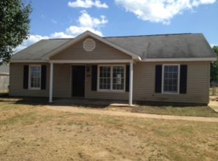 136 Owens Rd, Fort Mitchell, AL 36856