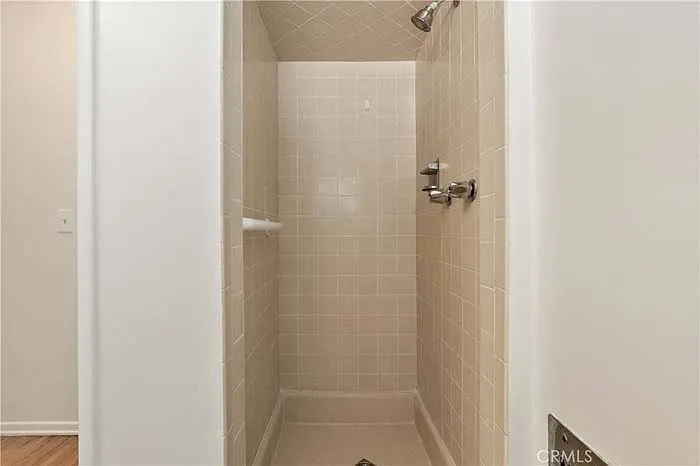 10025 Burnet Ave — Photo 8