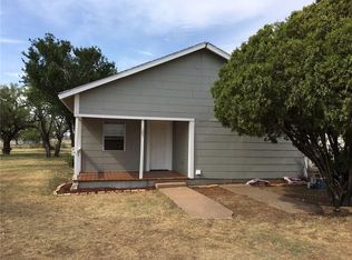 101 Runnels St, Tye, TX 79563