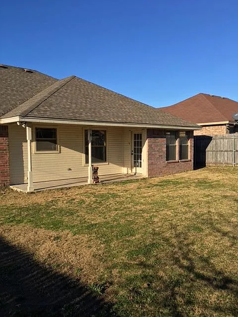 3 bed, 2154 sqft, $2,200 — Photo 2