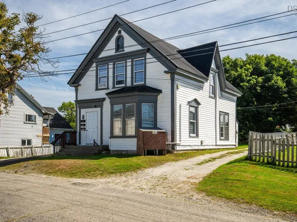 1 Butler St, Yarmouth, NS B5A 3Y7
