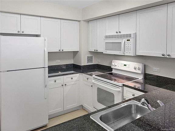 4th image of 300 Mamaroneck Ave APT 423