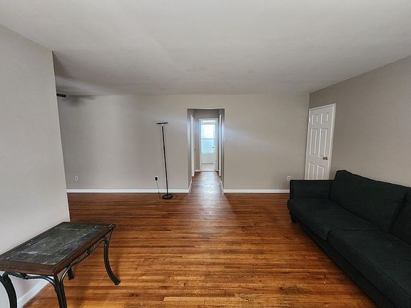 3rd image of 289 Main St