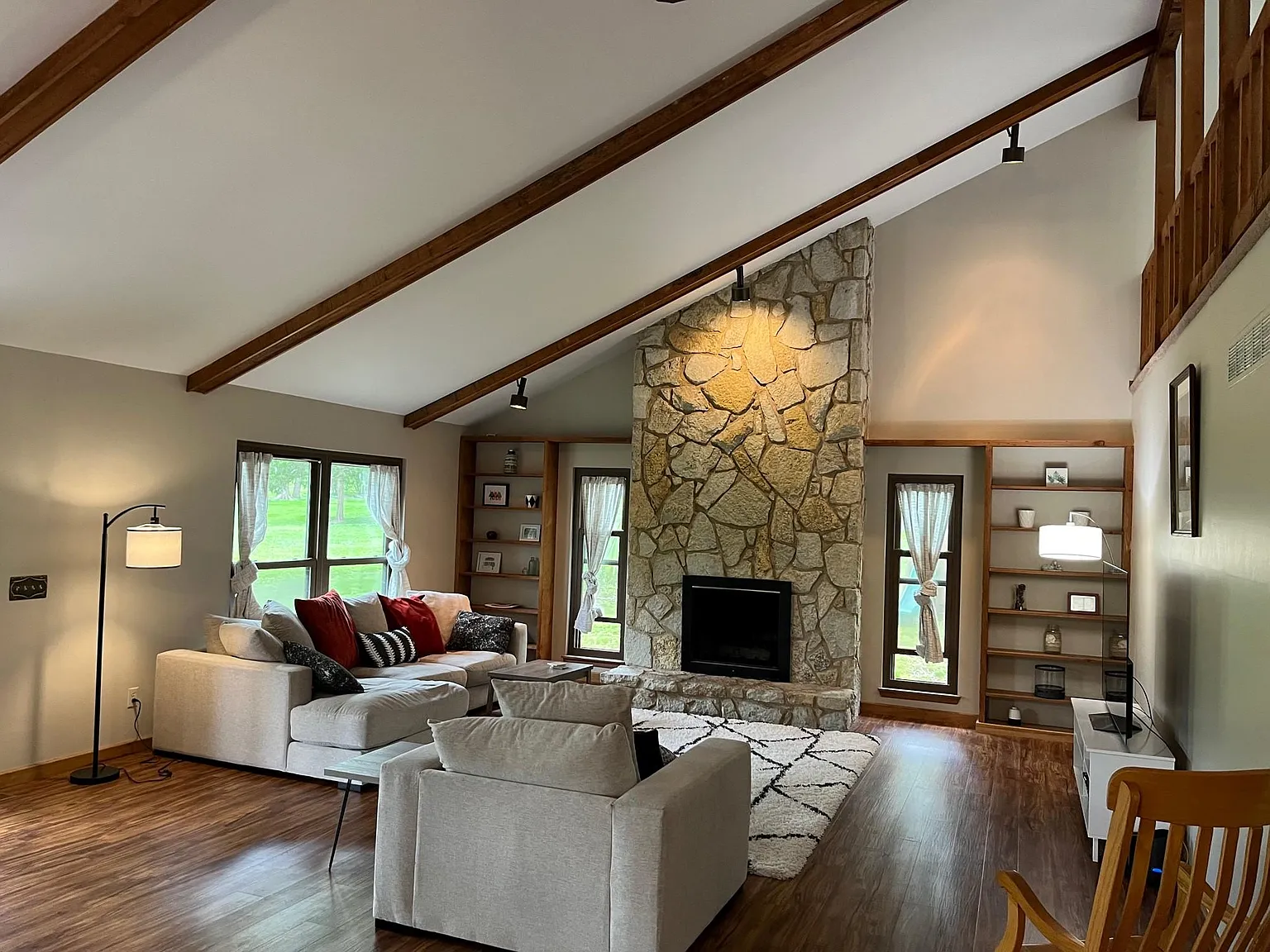 835 Yosemite Dr — Photo 3